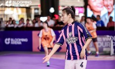 杏彩体育-足球竞技场上对决搏杀，球员表现抢眼