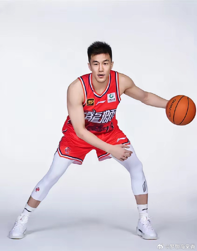 广州男篮士气高昂，争分夺秒取得成功